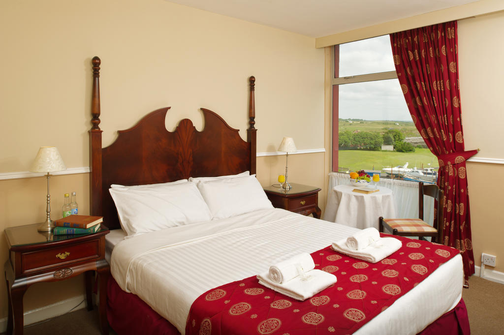 Logues Liscannor Hotel Buitenkant foto